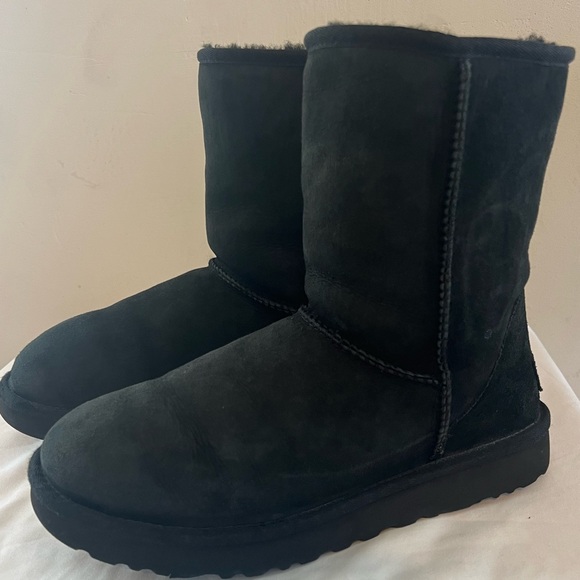SOLD! UGG Classic Short II Women's Size US 9 Black Sheepskin Ankle Boots 1016223 - Picture 5 of 9